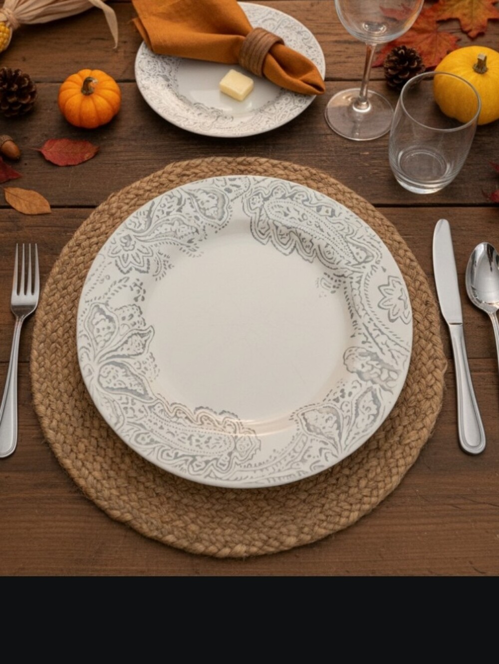 Pottery Barn Scarlett Cream & Grey Paisley Salad Plates (Set of 3)
